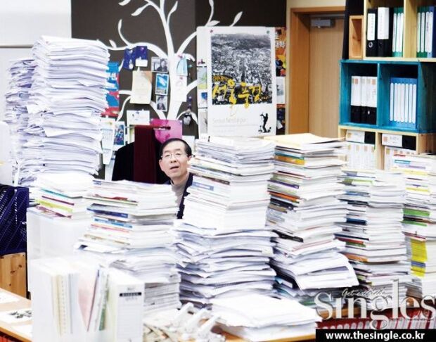 韓国人「朴元淳が書類を積み上げていた理由が判明ｗｗｗｗｗｗｗ」