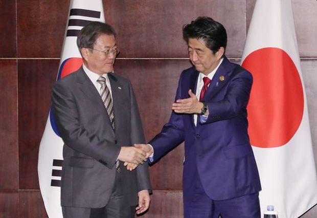 韓国人「韓国の歴代大統領と会った安倍の表情の変化を見てみよう」