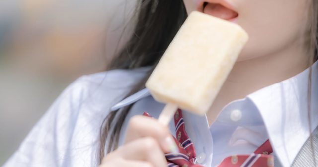 日本の「アイスを食べながらウトウトする子供」が可愛すぎて笑っちゃう！【タイ人の反応】