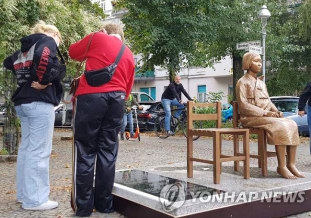 日本の執拗な外交的圧力を押しのけ、ベルリンの中心部に初めて少女像を設置＝韓国の反応