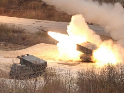韓国メディア「韓国軍の秘密兵器『MLRS』（ﾄﾞﾔｧ」