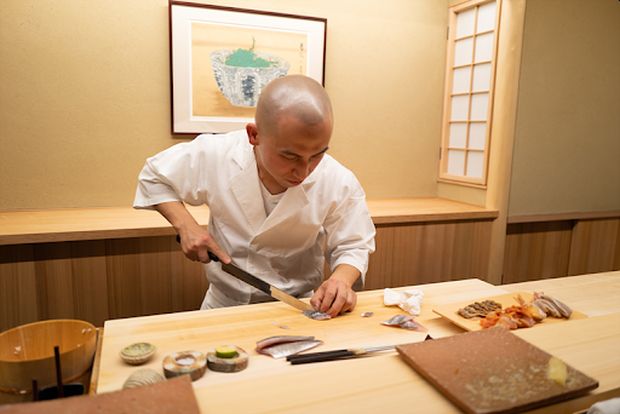 韓国人「東京で寿司屋を開きミシュランの星を獲得した韓国人、それを見た日本人の反応」