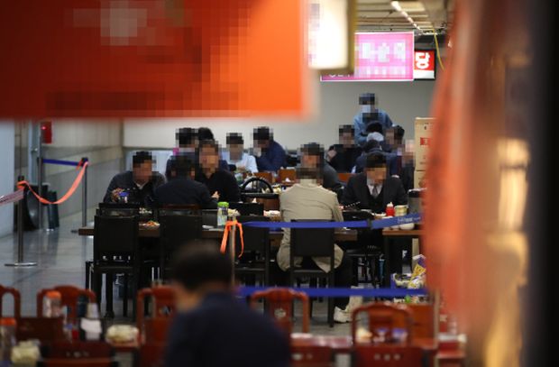 韓国人「5人以上の集まりを通報すれば商品券を授与…まるで北朝鮮、加熱する韓国の相互監視社会」