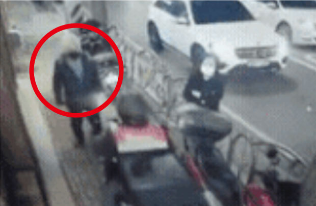 韓国人「監視カメラはとらえていた…配達バイク歩道走行事故の真相」