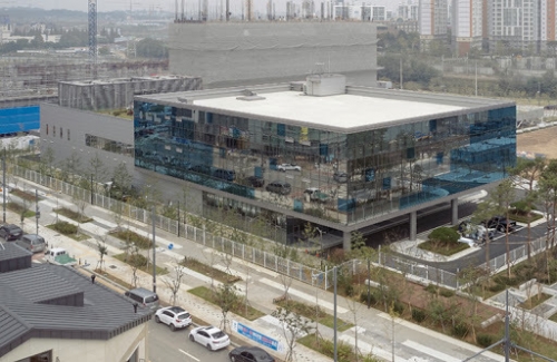 韓国人「サムスン電子のすぐ近くに建った世界4大半導体装置メーカー・東京エレクトロン韓国平沢新工場をご覧ください」