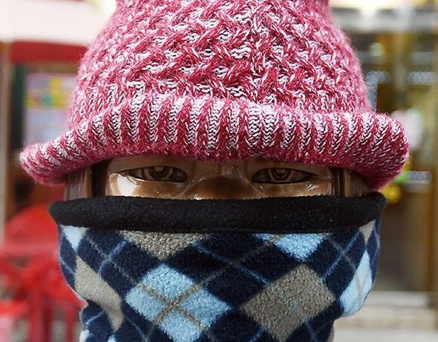 少女像が凍えないように…厳しい寒さ続く韓国で住民が見せた温もり