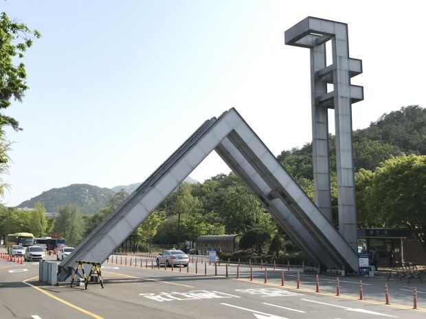 韓国人「ソウルの主要6大学の一般人表紙モデルを見てみよう」