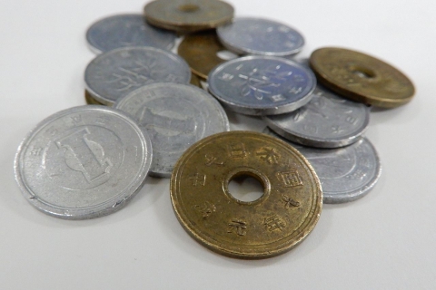 中国人「日本の1円硬貨と5円硬貨で買えるものがないんだけど、何の為に存在してるんだ？」　中国の反応