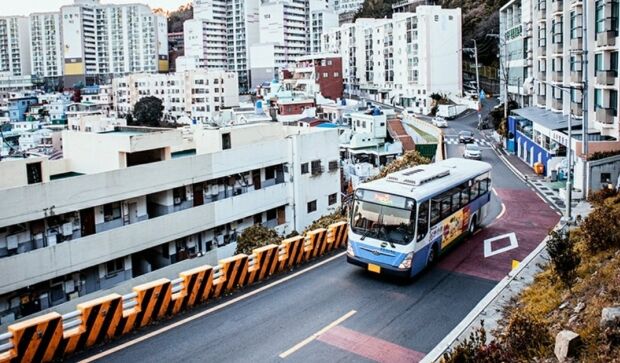 韓国人「険しいことで有名な釜山の山腹道路をご覧ください」