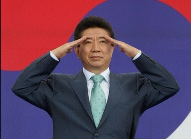 NAVERの子会社LINE、盧武鉉元大統領侮辱スタンプ販売議論…過去には文大統領侮辱や旭日旗も＝韓国の反応