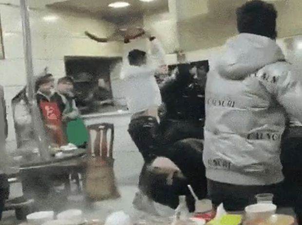 韓国人「中国の食堂で殴り合いの大乱闘が起きた理由」