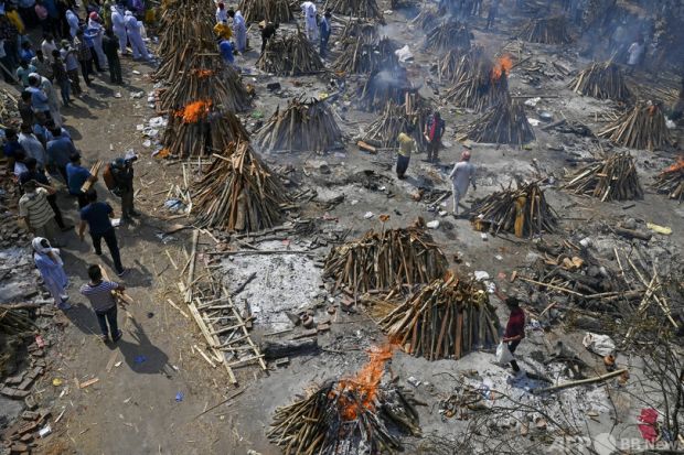 中国の政府機関、SNSにインドのコロナ死亡者火葬の写真を上げて嘲笑…非難殺到＝韓国の反応