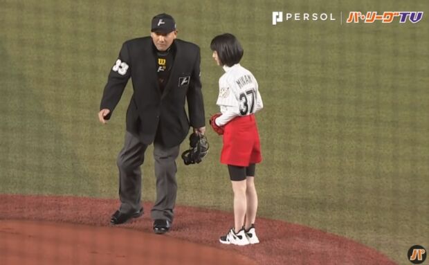 韓国人「始球式に登場した日本人女性が可愛すぎる件」