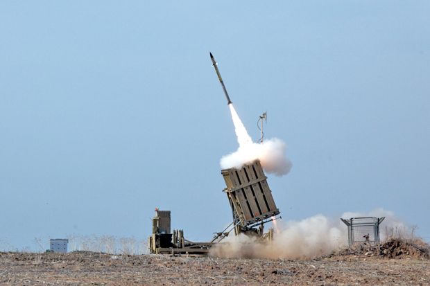韓国人「イスラエルのアイアンドームすごい…ロケット弾を次々と破壊する映像」