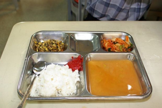 韓国人「あまりにも韓国軍と比較される自衛隊の食事を見てみよう」