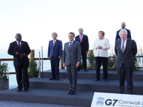 韓国人「日本首相官邸、G7の写真から文在寅とバイデンをカット。ボリス・ジョンソンは菅をカット…大変な外交欠礼では？」