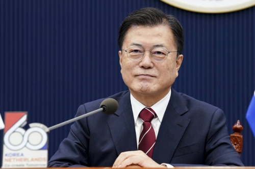 韓国青瓦台「ムン大統領はオナってると言われようと、国民に批判されようと、未来に向かうために日本に行く」→逃亡