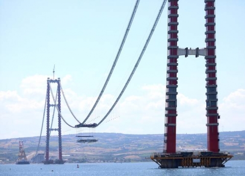 韓国人「日本と半々で作ったペトロナスツインタワーに次ぐ快挙！世界最長の吊り橋・トルコチャナッカレ大橋が間もなく完成へ！誇らしい…」