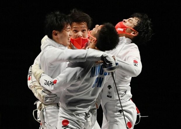 韓国人「日本、フェンシングエペ団体金メダル」