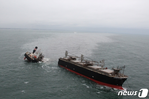 韓国人「日本が建造した貨物船、また真っ二つになる」「これもうわざとやってない？」