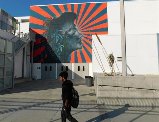 米国LAで物議かもした旭日旗壁画、修正されるも旭日模様は依然として残る