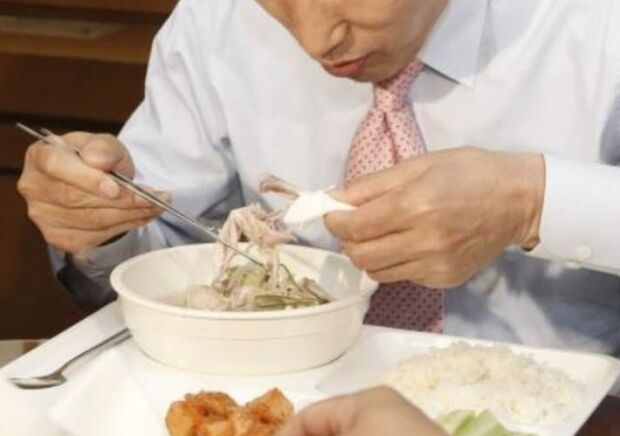 韓国人「犬肉を合法化しようとした韓国の元大統領」