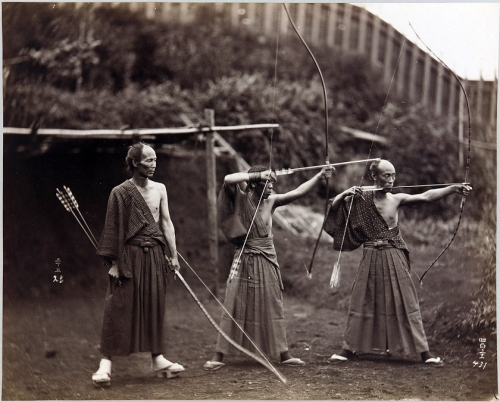韓国人「日本、韓国、モンゴル、満州の弓の比較」「日本の弓のガラクタ感…ｗ」