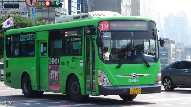 韓国人「世界で韓国でのみ見られるバス車内の光景」