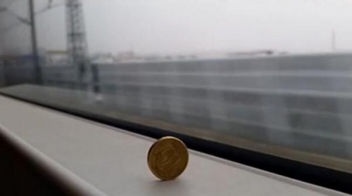 中国人「中国の高速鉄道＝コインを立てられる、日本の新幹線＝無理…なぜなのか？」