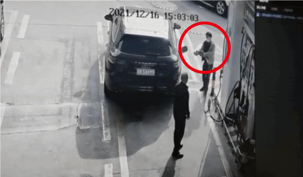 韓国人「監視カメラがとらえた、中国のガソリンスタンド放火犯」