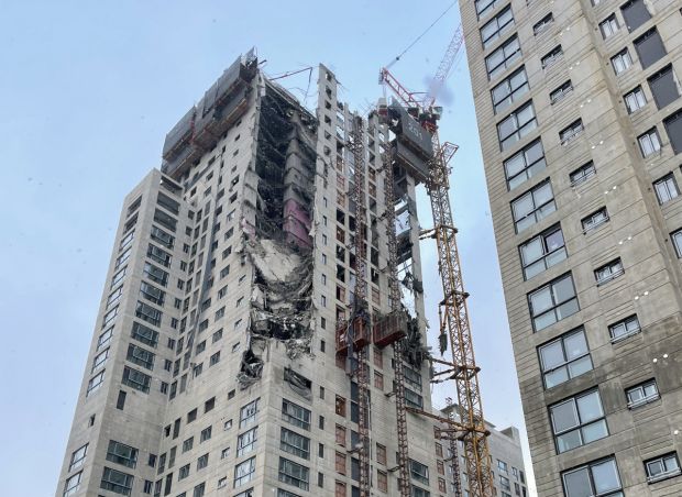 韓国人「マンション新築工事外壁崩壊事故の真実がこちら」