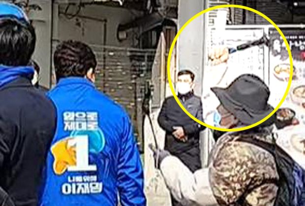 韓国与党代表の頭を鈍器で殴った70代のYouTuber…現行犯逮捕＝韓国の反応