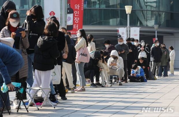 韓国人「ノージャパンはどこに行ったのか…昨日のポケモンパン行列をご覧ください」