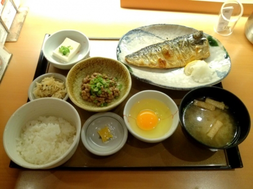 韓国人「日本のサバ定食ｖｓ韓国のサバ定食」