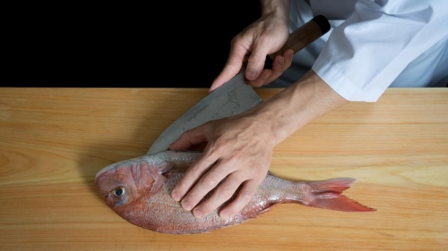 中国人「高タンパクな魚を毎日食べている日本人が背が低く、体力もないのは何故なのか？」　中国の反応