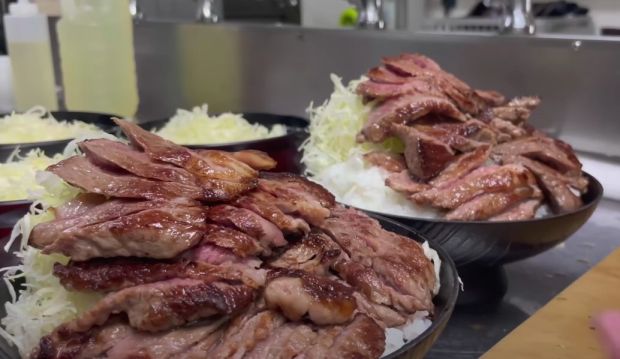 韓国人「コスパ最高の日本のステーキ丼を紹介する」