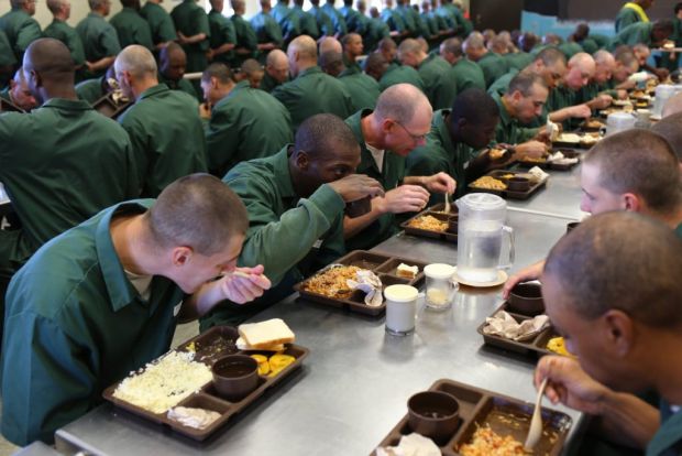 韓国人「米国の刑務所の食事を見てみよう」