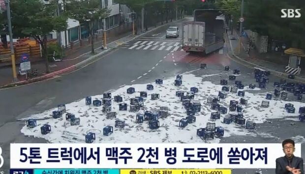 韓国人「韓国の道路で2000本のビールがぶち撒かれた結果」