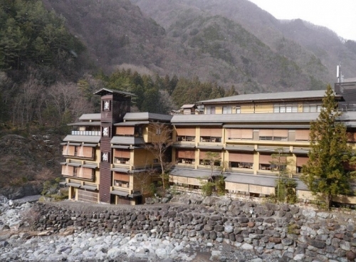 韓国人「築1300年の日本のホテルが凄い」