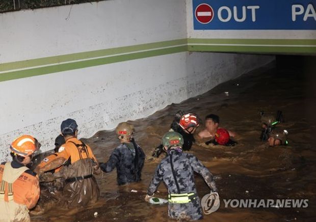 韓国人「多くの死者を出した浦項地下駐車場浸水被害、生存者が生き抜いた方法がこちら」
