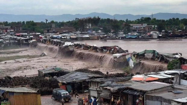 韓国人「国土の1/3が水没したパキスタンの洪水の写真をご覧ください」