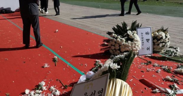 梨泰院事故の遺族、弔花を破壊して大暴れ＝韓国の反応
