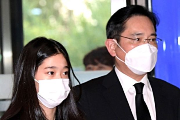 韓国人「サムスン会長イ・ジェヨンの娘のスマホを見ろ…」