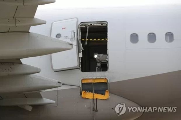 韓国人「飛行中に扉が開いたアシアナ航空、事故当時の機内映像がこちら」