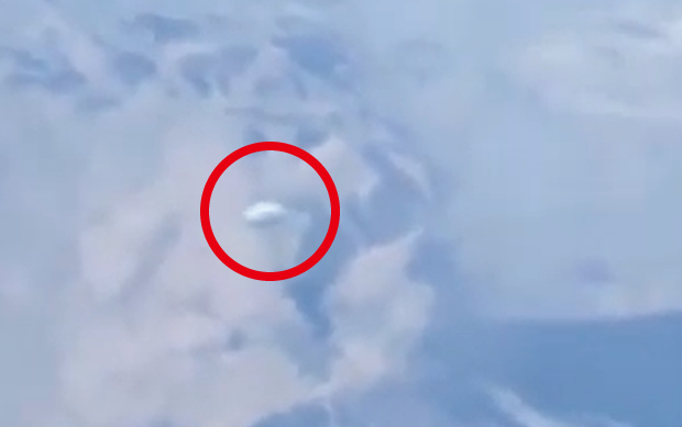 韓国人「飛行機から撮影されたUFOの動画」