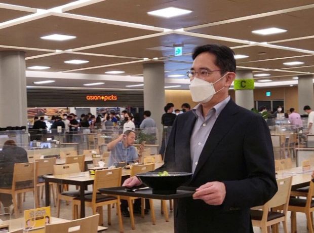 韓国人「サムスン電子社内食堂の威厳」