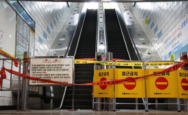 韓国人「地下鉄エスカレーター逆走事故映像」