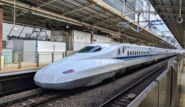 韓国人「日本の新幹線が駅を通過する速度」