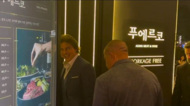 「韓牛大好きです」…トム・クルーズ、500万ウォン笑顔で支払う＝韓国の反応