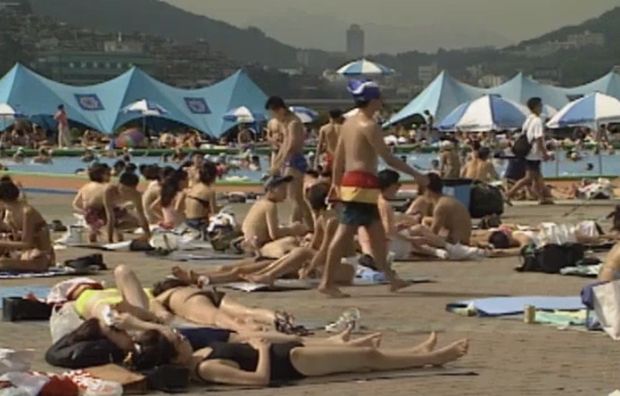韓国人「90年代の漢江プールが今見るとやばすぎる件ｗｗｗｗ」
